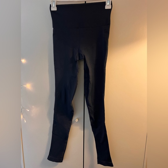 Set of 3! Lululemon Compression Leggings! 💚💙🖤 - Picture 6 of 7